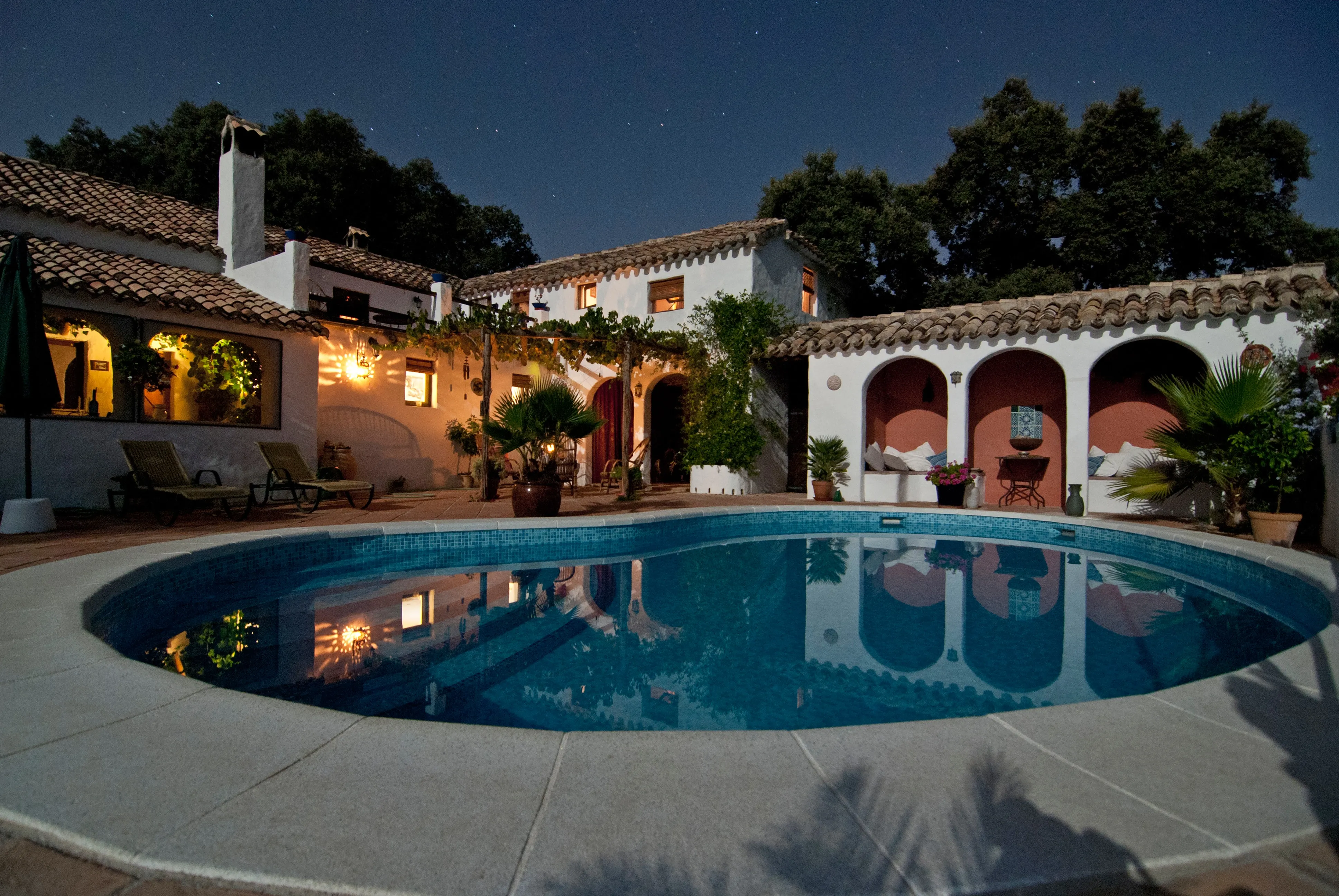 Signs Your Pool Needs Maintenance